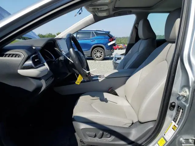 2021 TOYOTA CAMRY XLE  