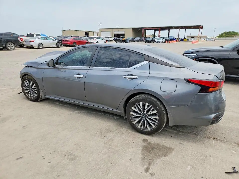2023 NISSAN ALTIMA SV  