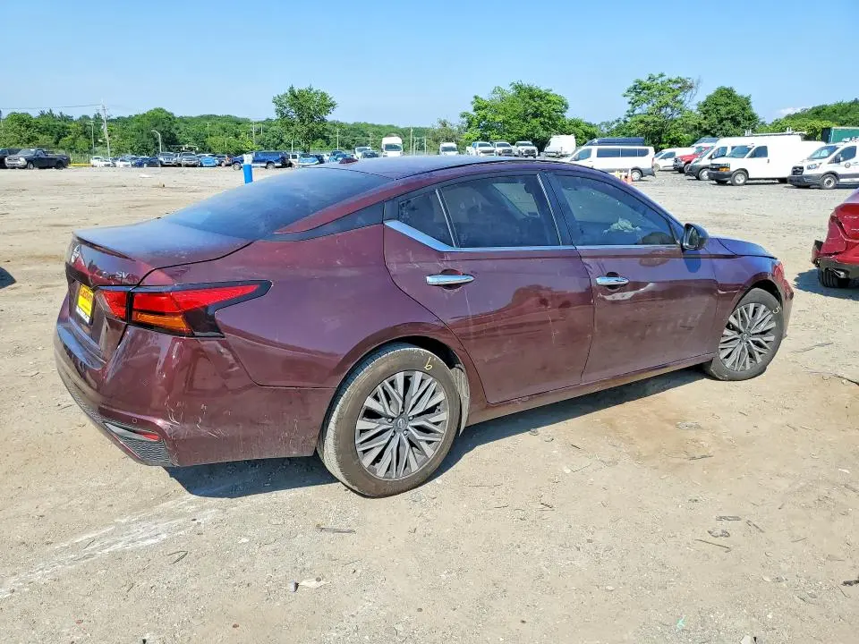 2024 NISSAN ALTIMA SV  
