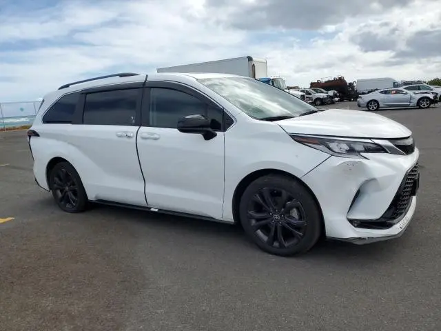 2022 TOYOTA SIENNA XSE  