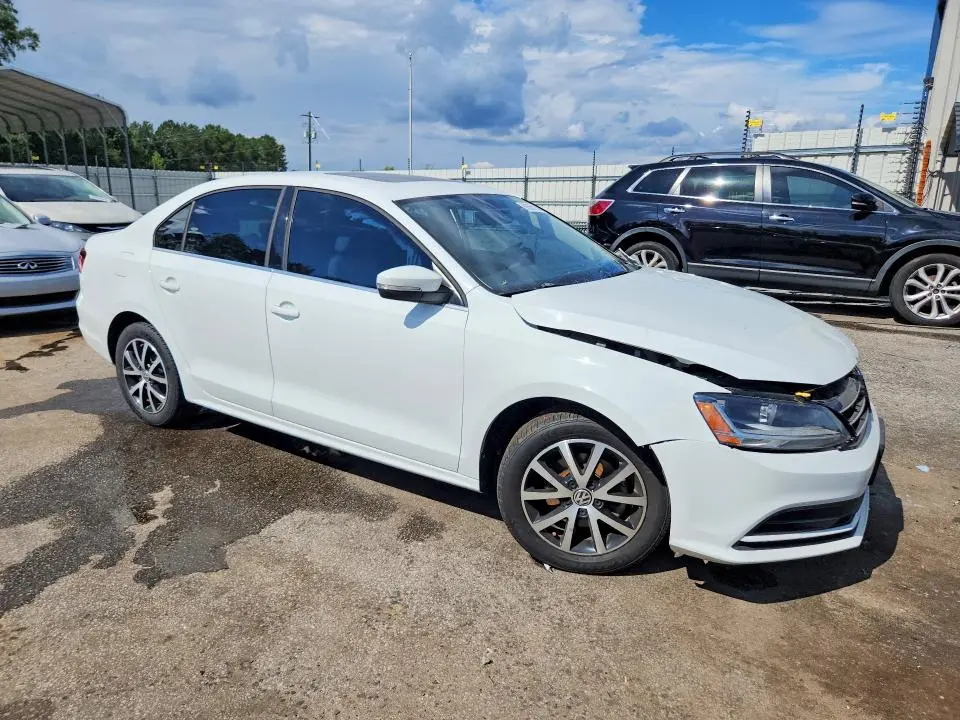 2017 VOLKSWAGEN JETTA SE  