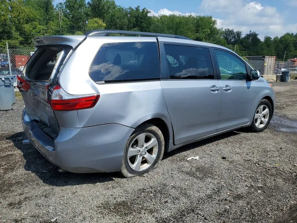 2017 TOYOTA SIENNA LE  
