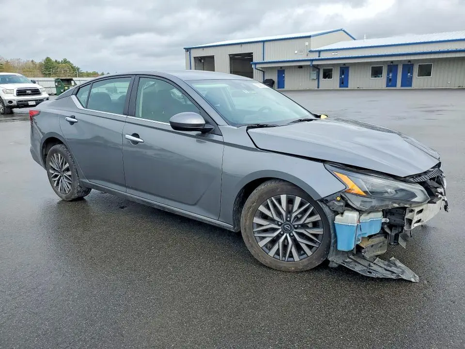 2023 NISSAN ALTIMA SV  