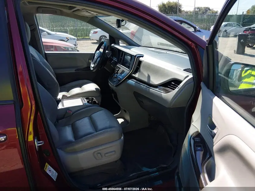 2017 TOYOTA SIENNA XLE PREMIUM 8 PASSENGER