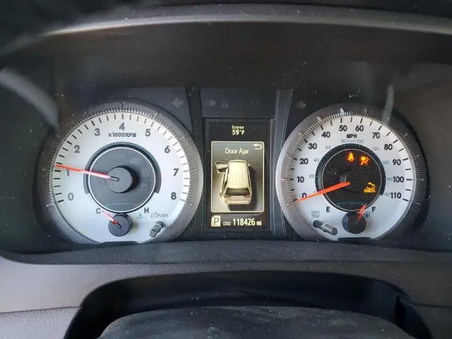 2017 TOYOTA SIENNA SE  