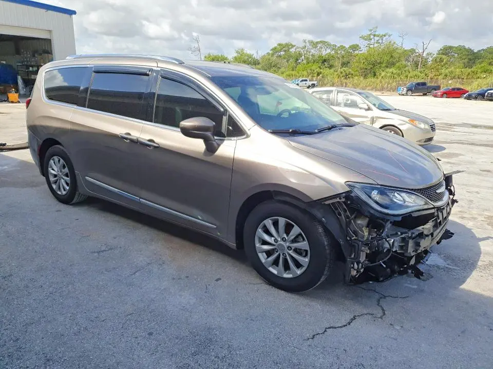2018 CHRYSLER PACIFICA TOURING L PLUS  