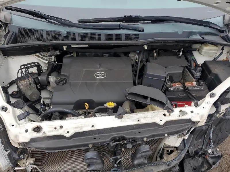 2013 TOYOTA SIENNA XLE  