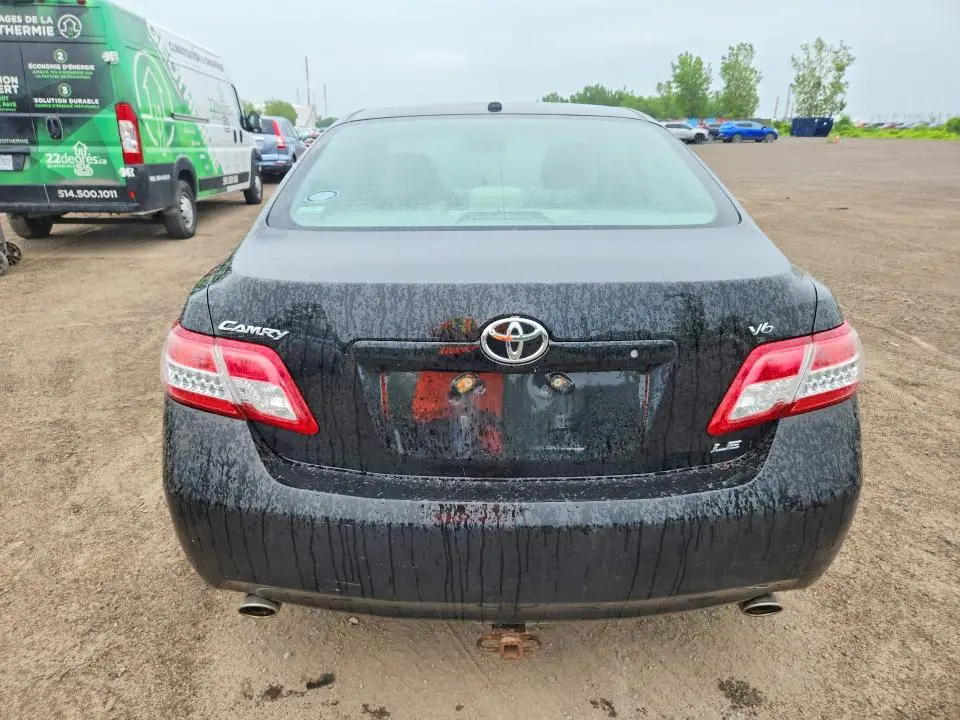 2011 TOYOTA CAMRY LE V6  