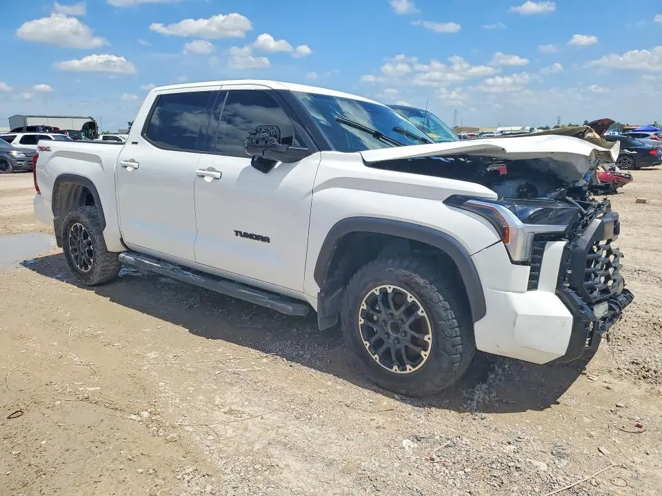 2023 TOYOTA TUNDRA SR5  