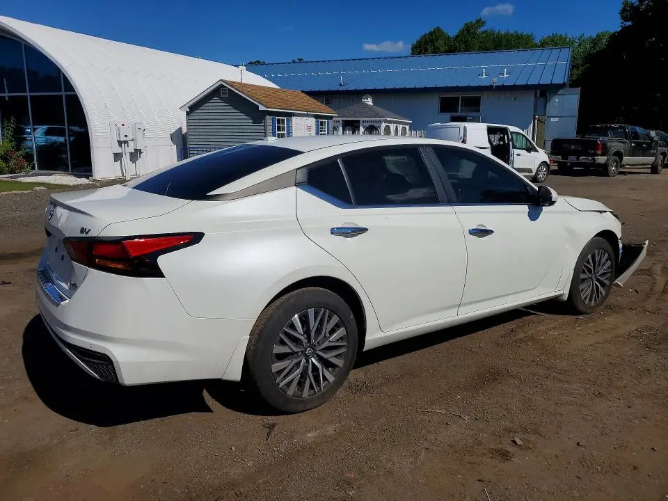 2023 NISSAN ALTIMA SV  