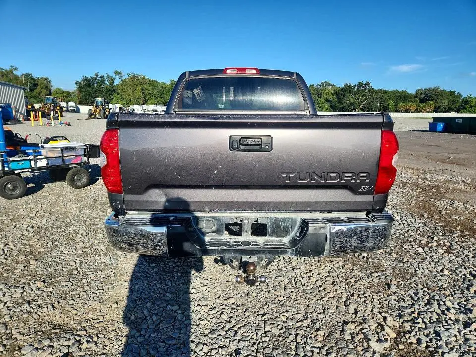 2016 TOYOTA TUNDRA CREWMAX SR5  