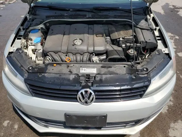 2011 VOLKSWAGEN JETTA SE  