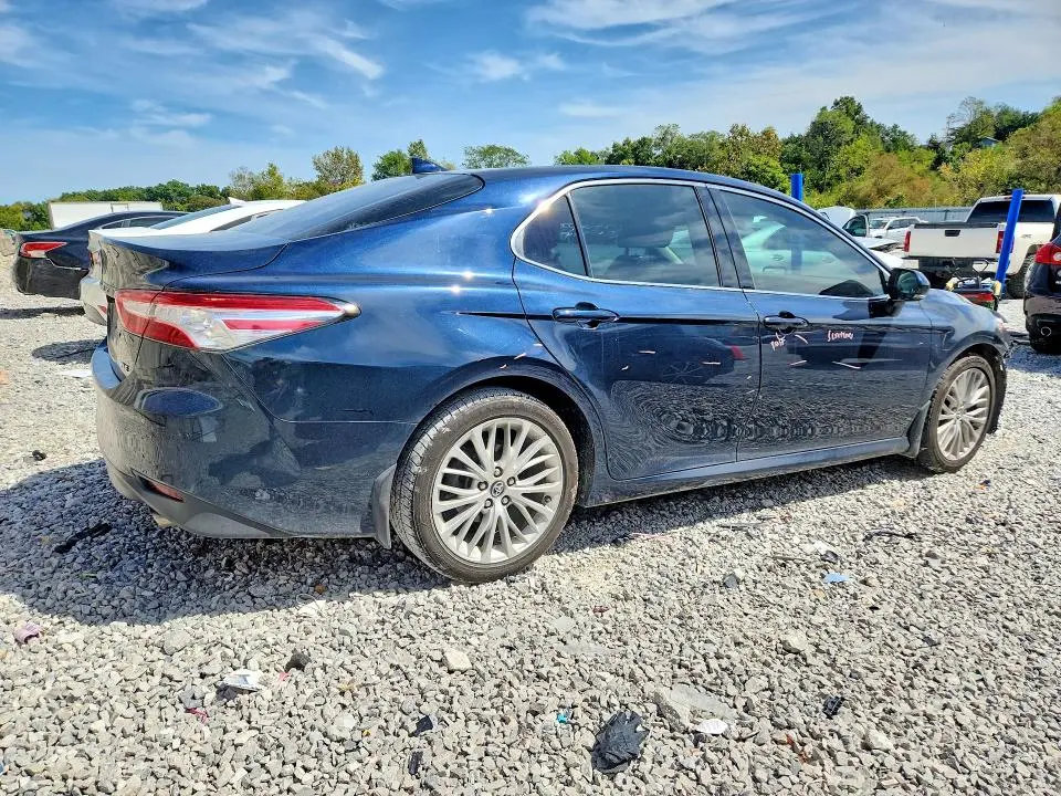 2019 TOYOTA CAMRY XLE  