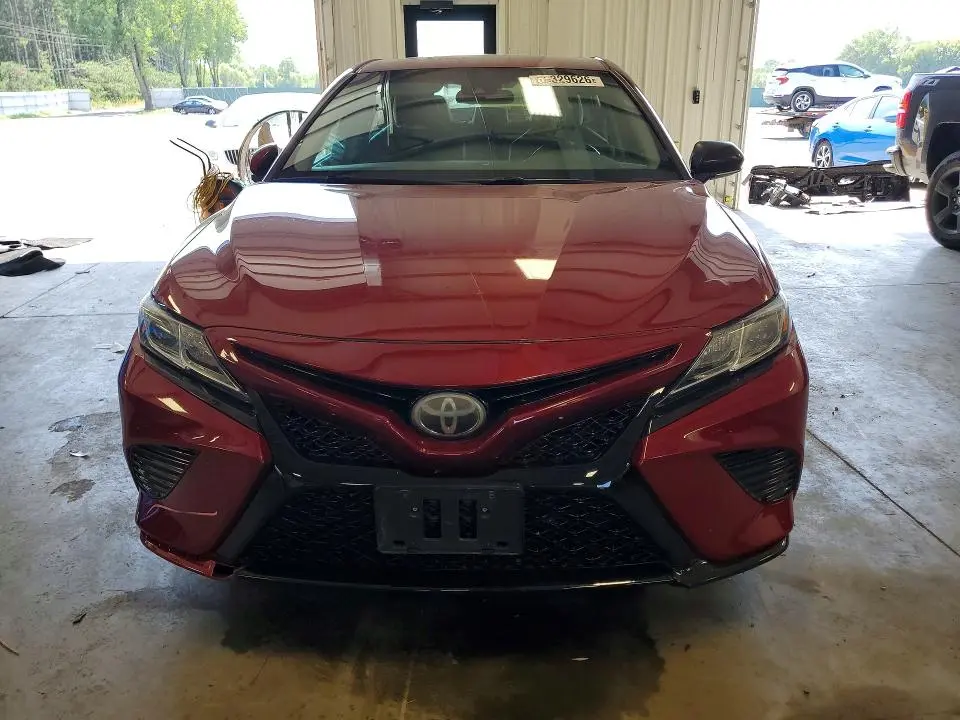 2018 TOYOTA CAMRY SE  