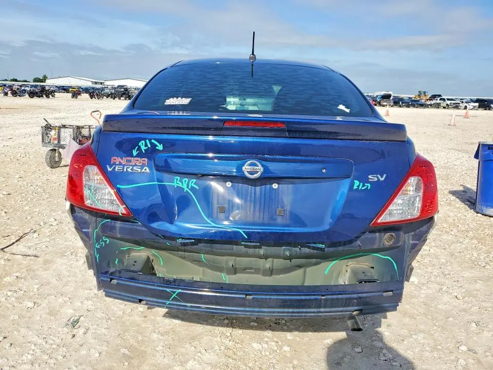2019 NISSAN VERSA SV  