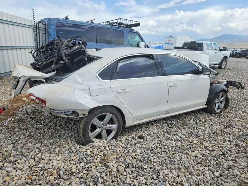 2015 VOLKSWAGEN PASSAT S  