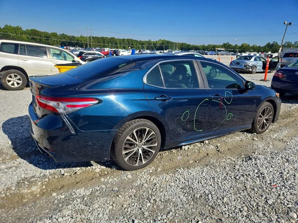 2018 TOYOTA CAMRY SE  