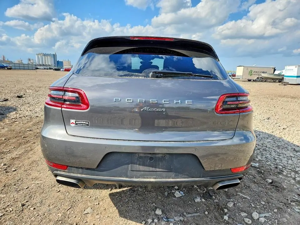 2017 PORSCHE MACAN   