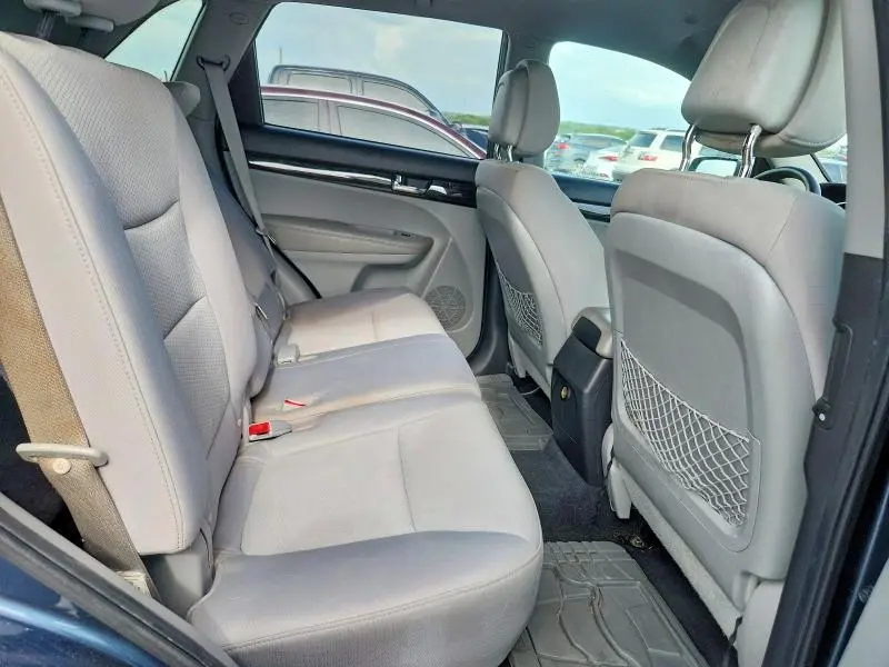 2011 KIA SORENTO LX  
