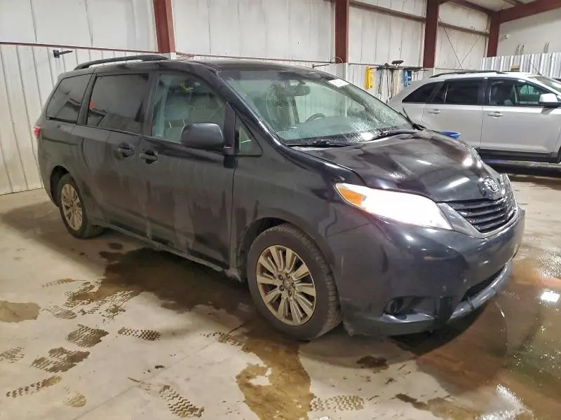 2015 TOYOTA SIENNA LE  