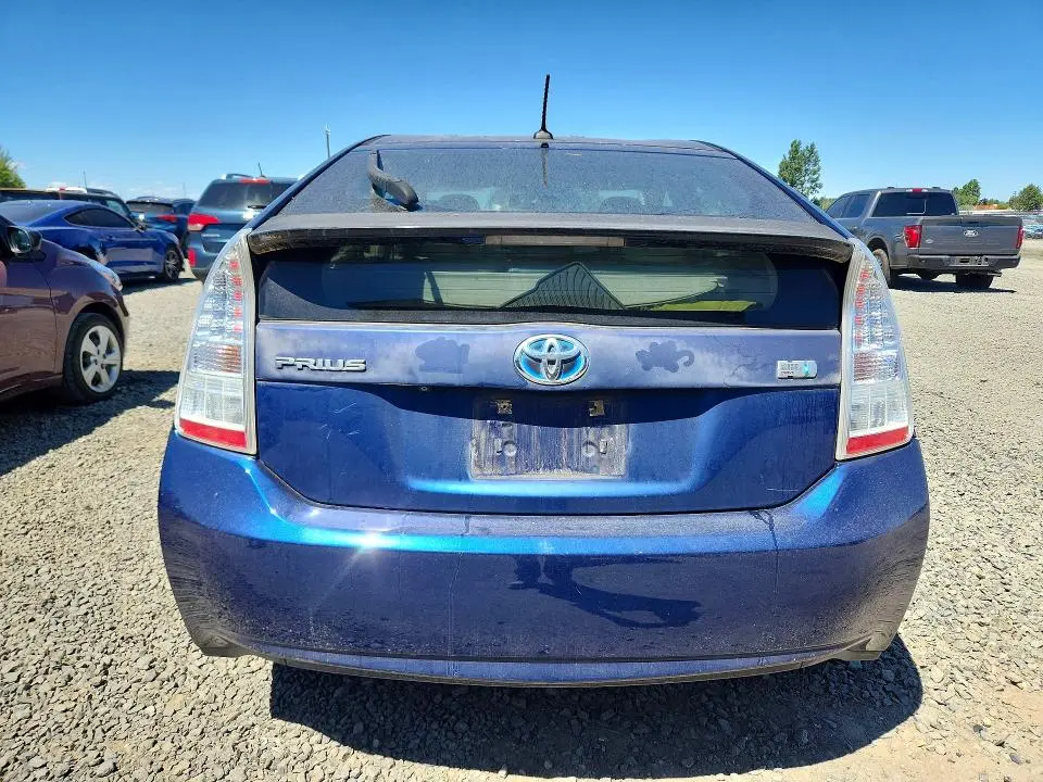 2010 TOYOTA PRIUS V  