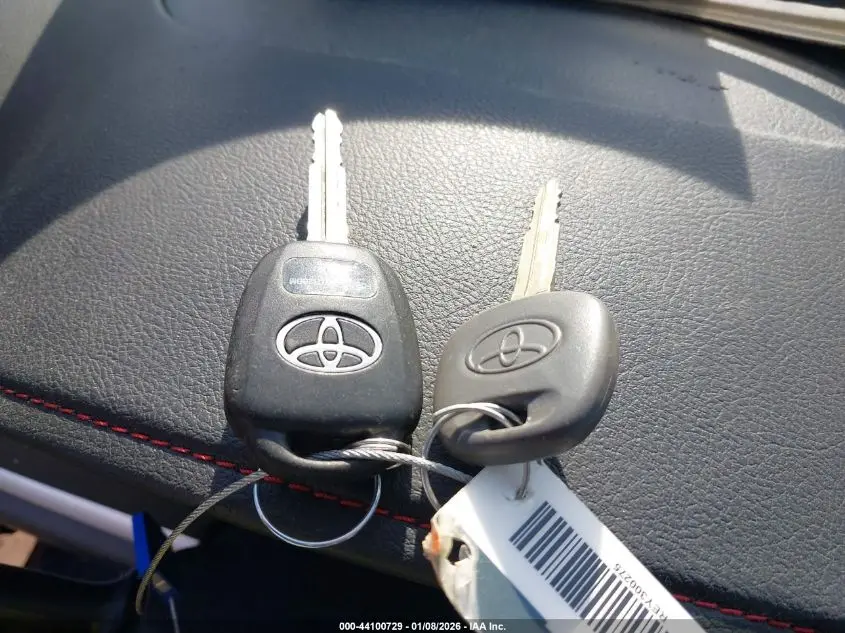 2015 TOYOTA CAMRY SE