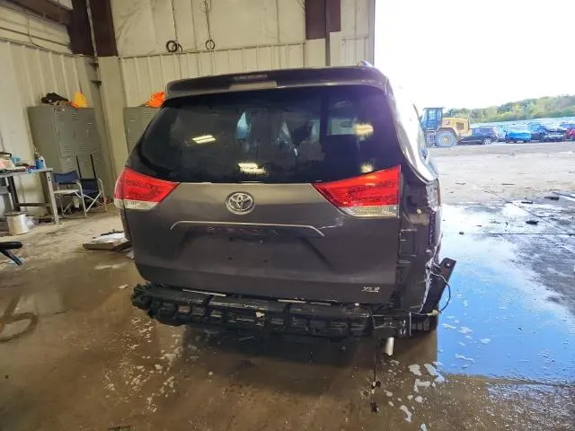 2013 TOYOTA SIENNA XLE  