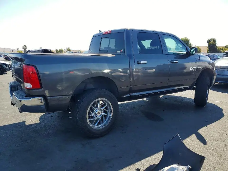 2016 RAM 1500 SLT  