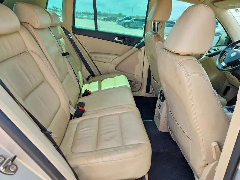 2010 VOLKSWAGEN TIGUAN S  