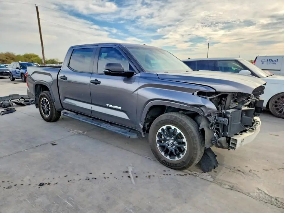 2024 TOYOTA TUNDRA SR5  