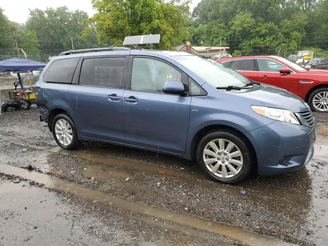 2017 TOYOTA SIENNA LE  