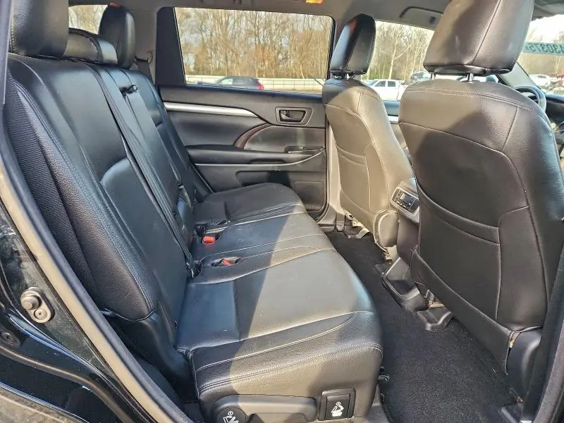 2014 TOYOTA HIGHLANDER LE  