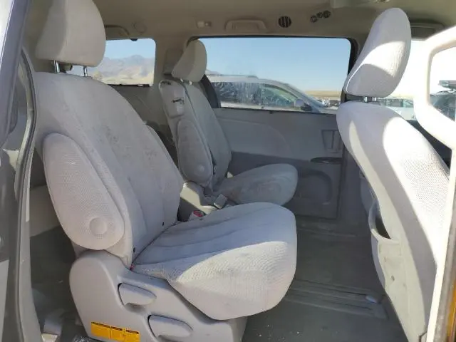 2011 TOYOTA SIENNA LE  