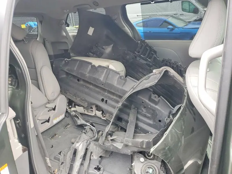2019 TOYOTA SIENNA XLE 8-PASSENGER  