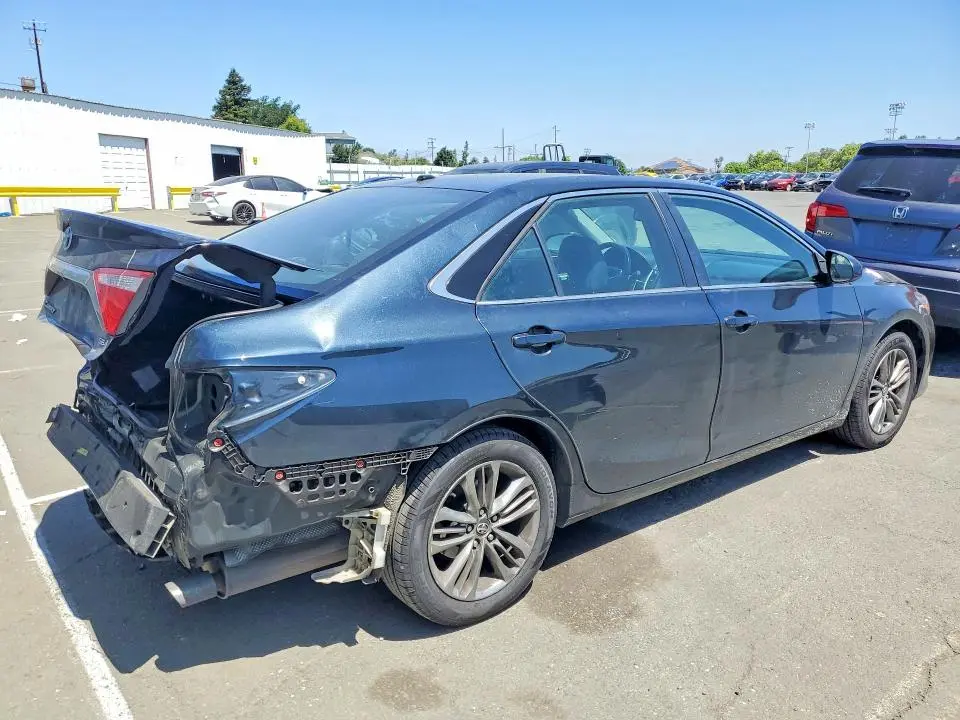 2017 TOYOTA CAMRY SE  