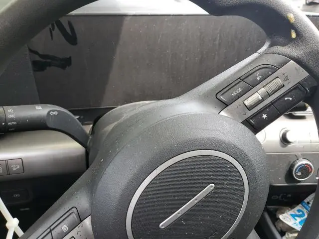 2024 HYUNDAI KONA SE  