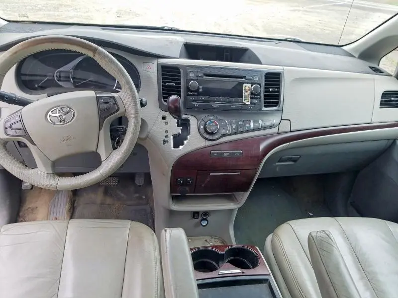 2011 TOYOTA SIENNA XLE  