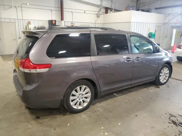 2011 TOYOTA SIENNA XLE  
