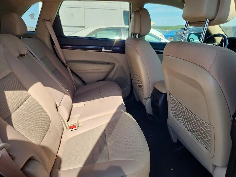2014 KIA SORENTO LX  
