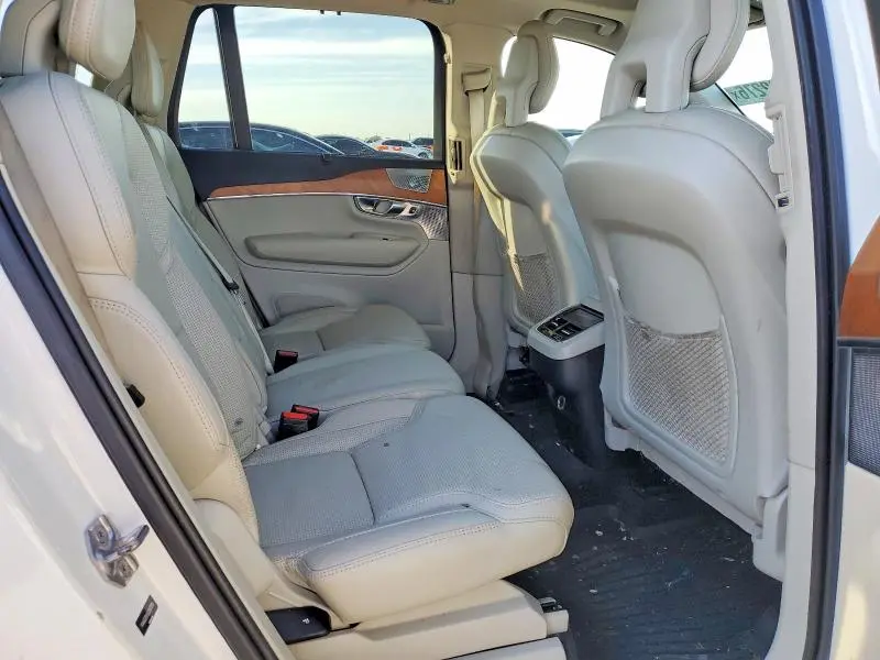 2018 VOLVO XC90 T6  