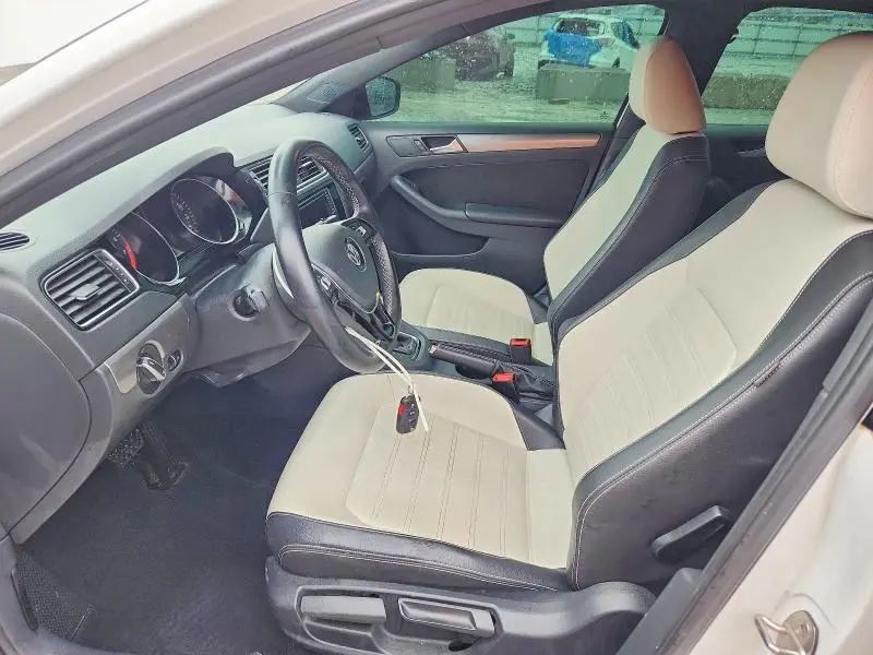 2016 VOLKSWAGEN JETTA SPORT  