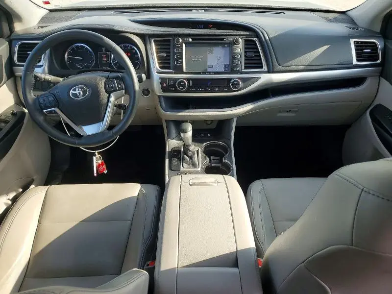 2016 TOYOTA HIGHLANDER XLE  