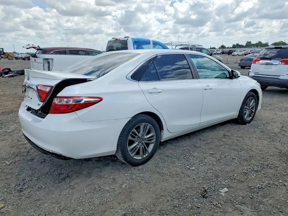 2016 TOYOTA CAMRY SE  