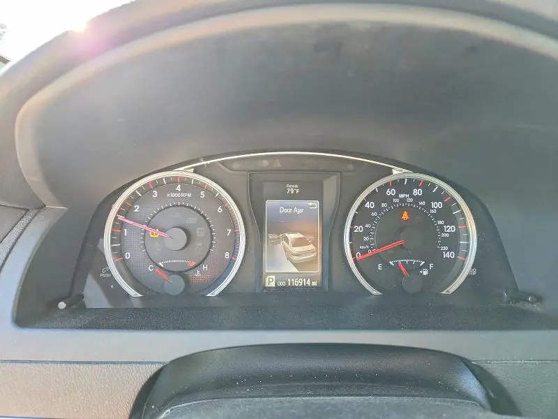 2016 TOYOTA CAMRY SE  