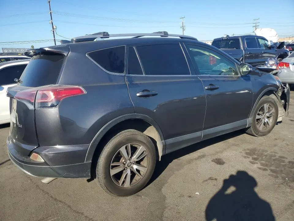2017 TOYOTA RAV4 XLE  