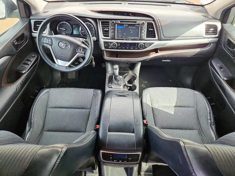 2016 TOYOTA HIGHLANDER LE PLUS  