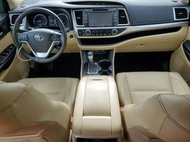 2018 TOYOTA HIGHLANDER SE  