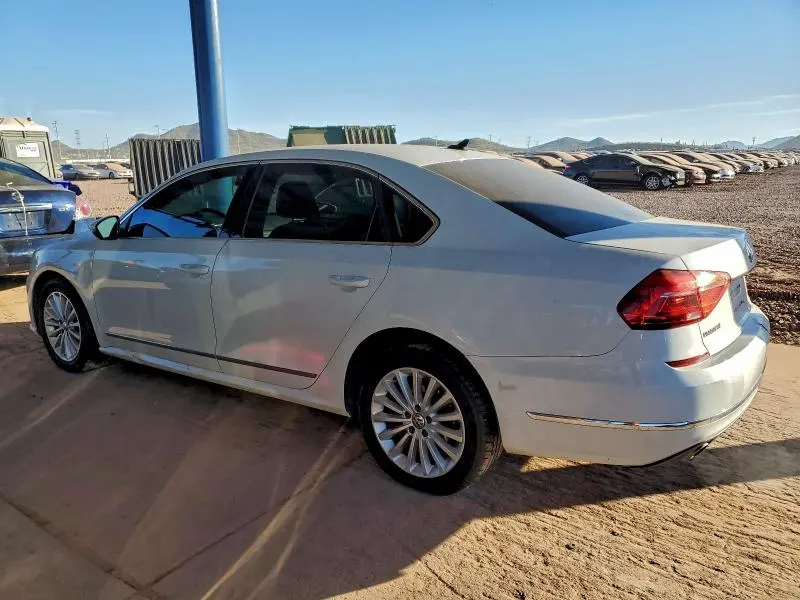 2016 VOLKSWAGEN PASSAT SE  