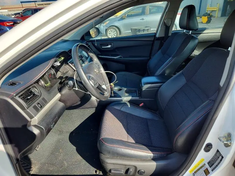 2016 TOYOTA CAMRY SE  