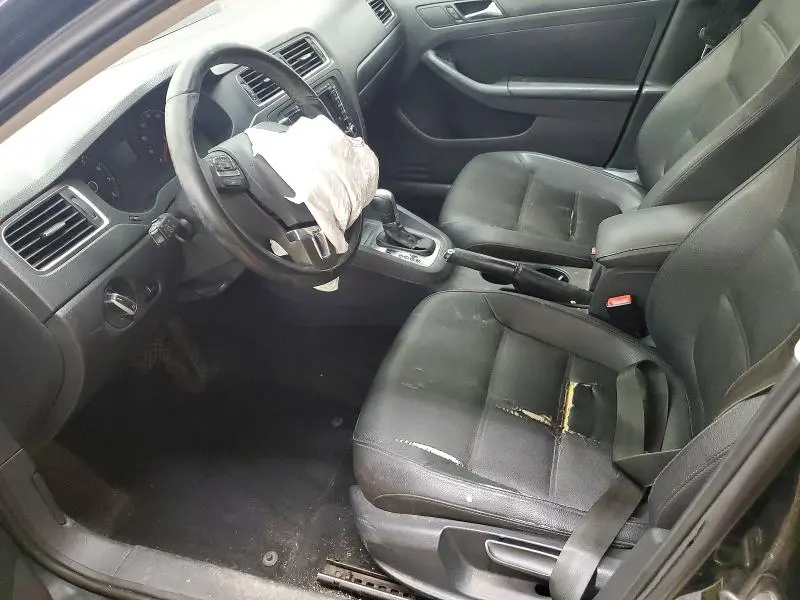 2011 VOLKSWAGEN JETTA SE  